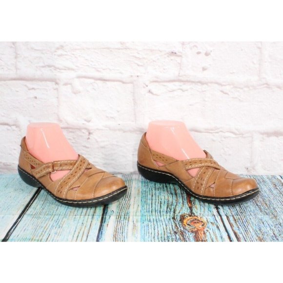 Clarks Ashland Spin Q Brown Perforated Leather Slip On Casual Loafer 7 M - Picture 3 of 9